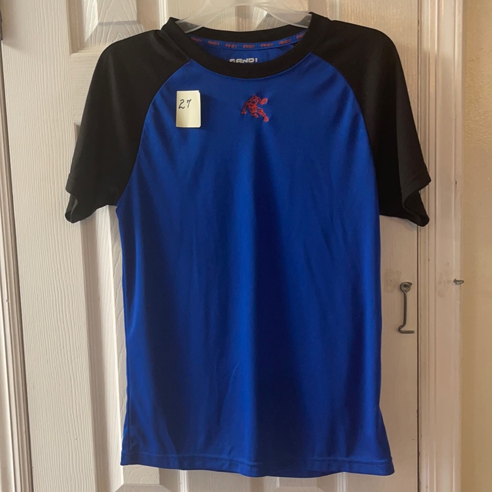 Tee shirt.